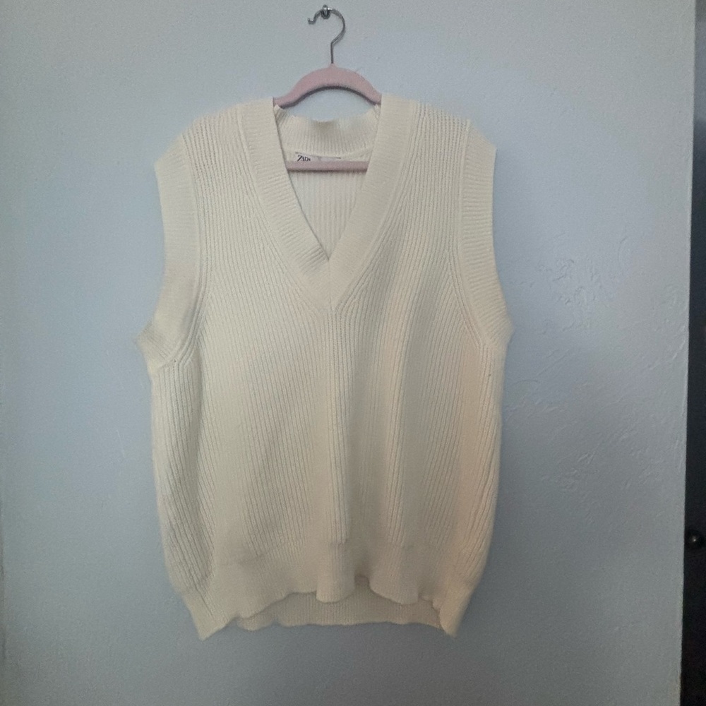 Zara Women's Cream V-Neck Sweater Vest
